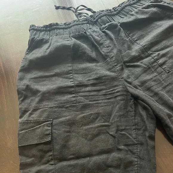 Time and Tru Women’s Black Cargo Pants - Picture 4 of 6